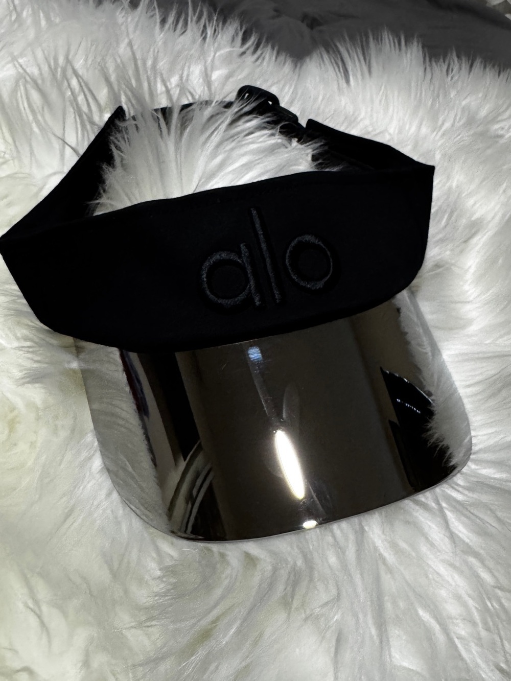 Alo- yoga visor- black